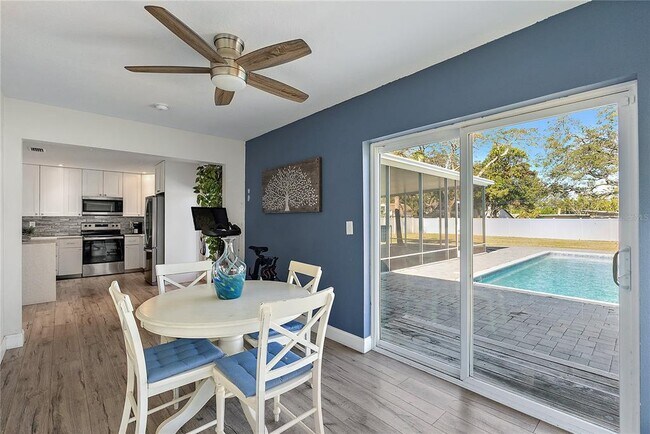 Building Photo - 6631 Bougainvilla Ave S