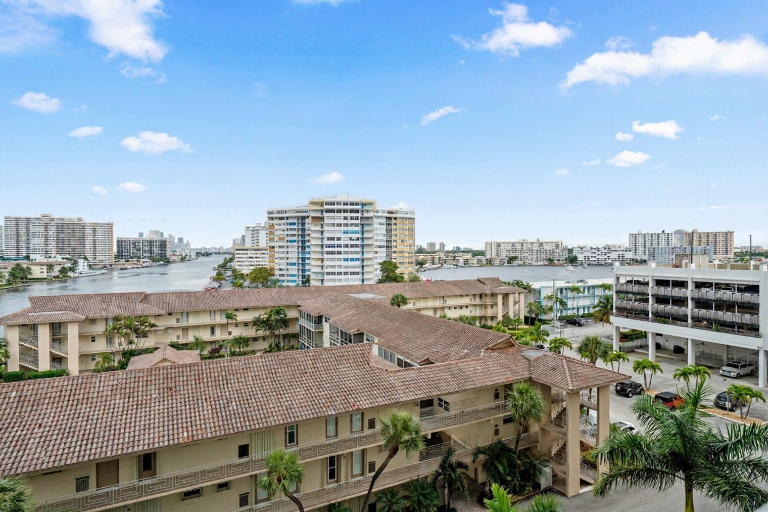 Building Photo - 2602 E Hallandale Beach Blvd