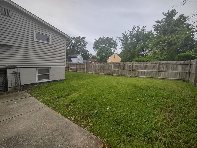 Building Photo - Spacious 4 Bedroom Single Family Home - No...
