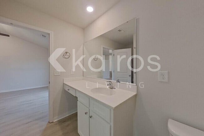 Building Photo - 304 Common Reed Dr