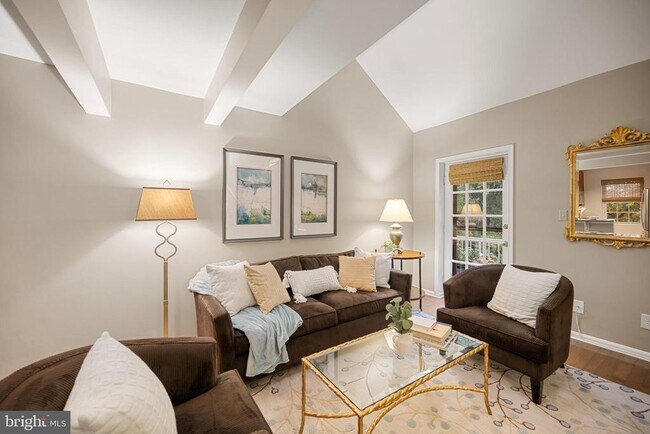 Building Photo - 1403 E Abingdon Dr