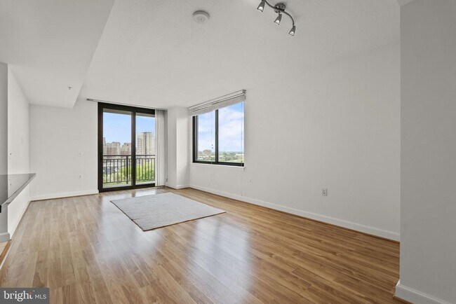 Building Photo - 2451 Midtown Ave