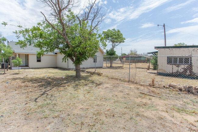 Building Photo - 1308 Mesquite St