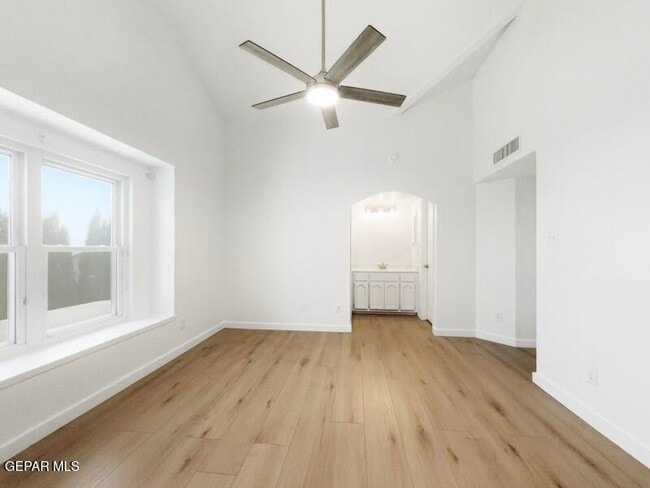 Building Photo - 10916 Loma De Luz Pl