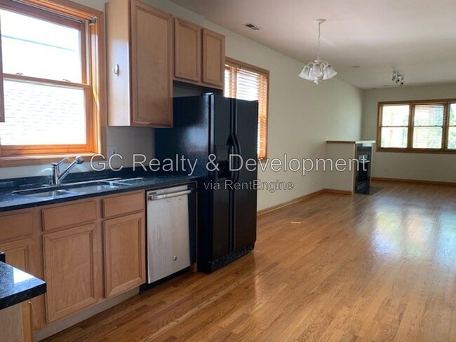 Building Photo - 1505 N Maplewood Ave