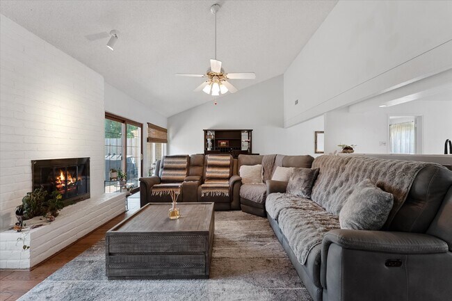 Building Photo - 11854 Briar Forest Dr