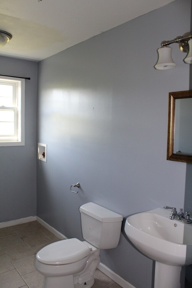 Building Photo - 4 Bed 3.5 Bath with a Inground Pool