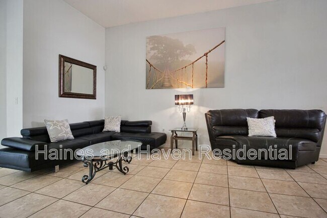 Building Photo - 546 Pineloch Dr