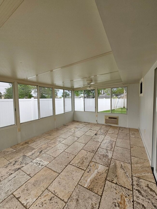 Building Photo - South Shores! 3 Bed, 1.5 bath