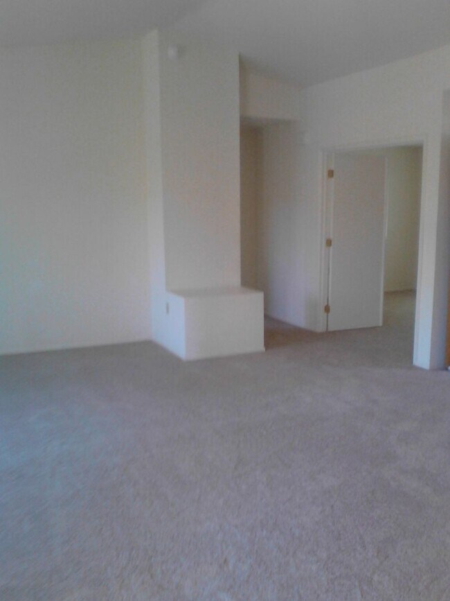 Building Photo - UNFURNISHED AGE RESTRICTED HOUSE  INCLUDES BONUS ROOM