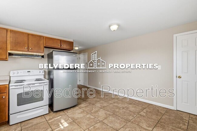 Building Photo - 611 W Green Dr