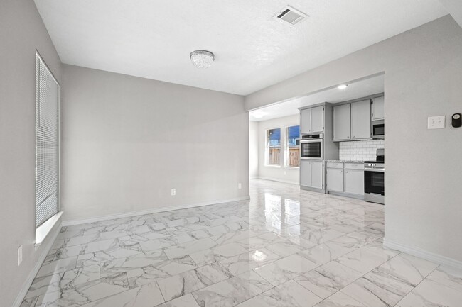 Building Photo - 16111 Fan Tail Dr