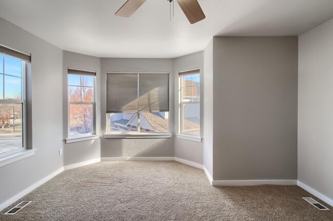 Building Photo - 4 Bedroom townhome in Broomfield