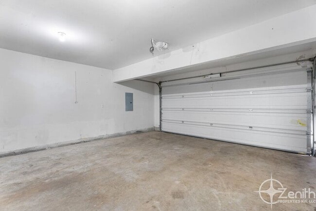 Building Photo - 5113 NE 77th Ave
