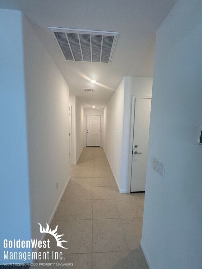 Building Photo - Beautiful 3Bdm 2Ba Home in the Community of Vail