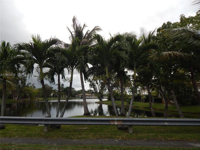 Building Photo - 6959 SW 110th Ct