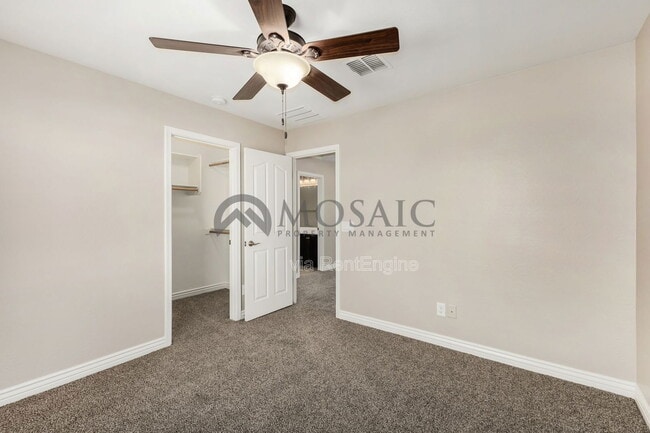 Building Photo - 2464 E Hazeltine Way