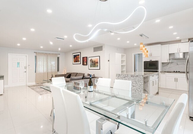 Building Photo - 4017 Monroe St