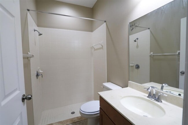 Building Photo - 1208 Oakcrest Dr