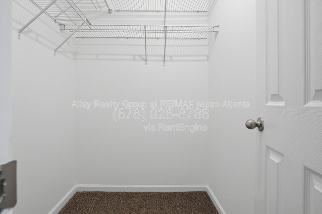 Building Photo - 648 Providence Pl SW