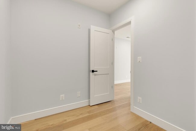Building Photo - 3215 Mt Pleasant St NW
