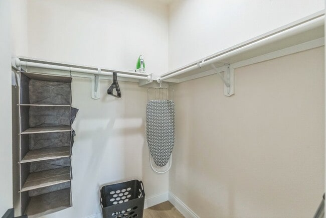 Building Photo - 3902 McKinley St