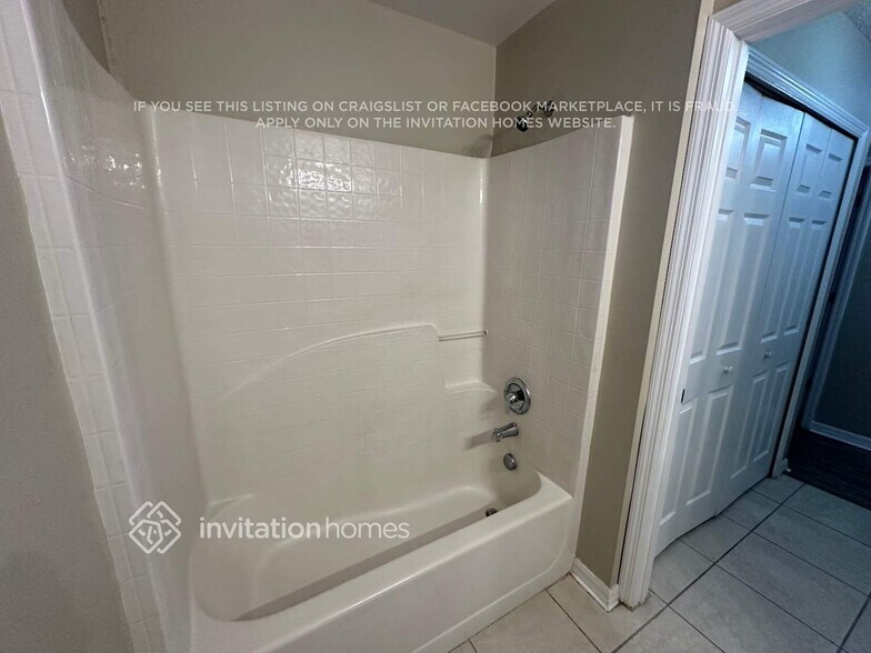 Building Photo - 2165 Clearwater Dr