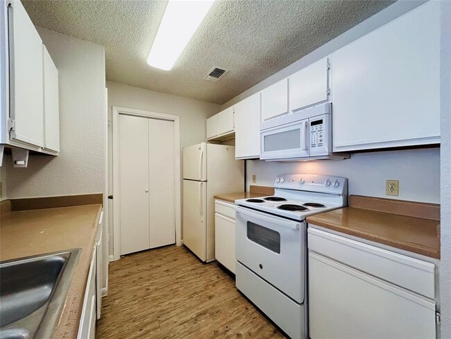 Building Photo - 8913 Schick Rd