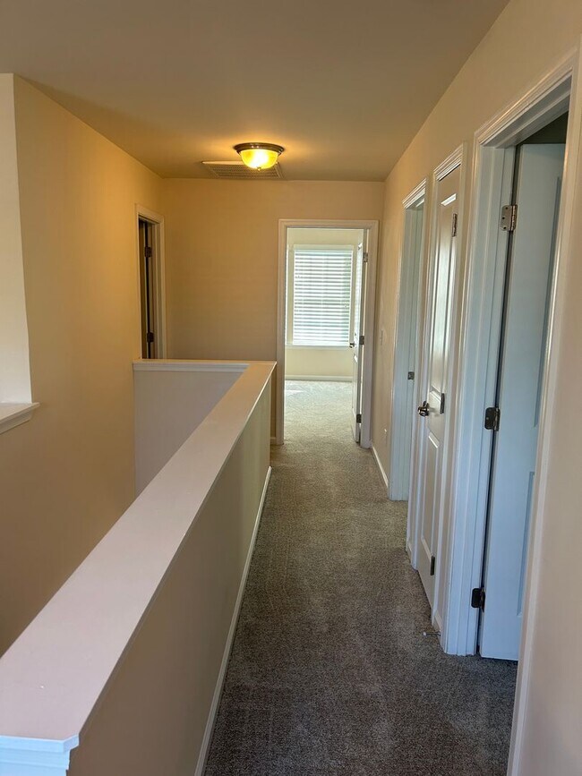 Building Photo - Greenville, 3BD/2.5BA with Loft, 1992SF