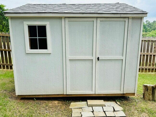 Building Photo - 2622 Hughey Dr