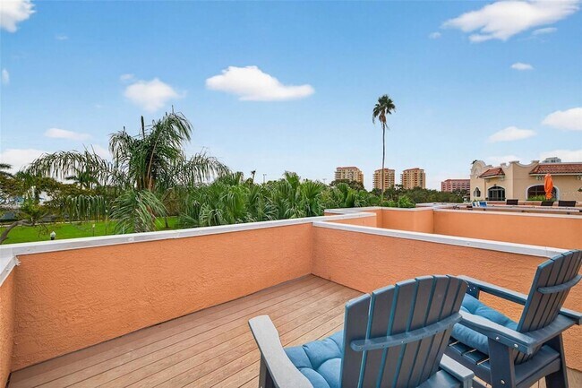 Building Photo - 922 N Shore Dr NE