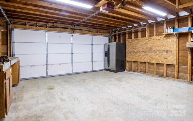 Building Photo - 2038 Toms Creek Rd