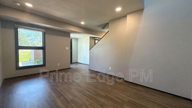 Building Photo - 1741 Ridgehaven Ct