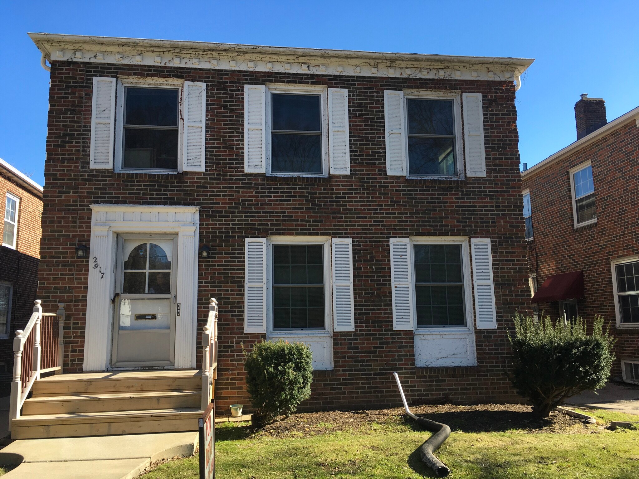 Building Photo - 2917 Monroe St