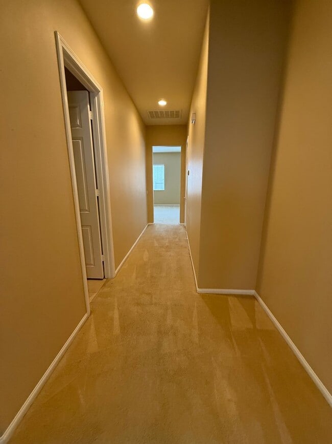 Building Photo - Apple Valley Estates- Gated Community- Beautiful 4 Bedrooms, 3 Bathrooms