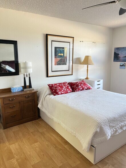 Master Bedroom - 425 S Parkcrest