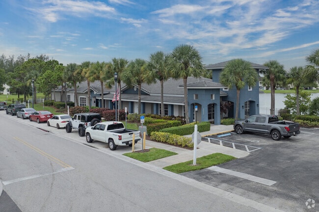 Building Photo - Emerald Lake Apts