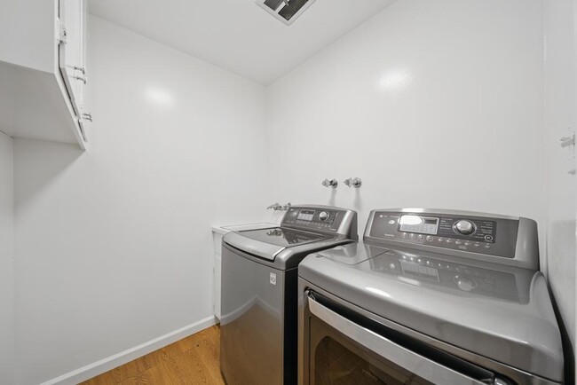 Building Photo - 1406 Cedarwood Dr