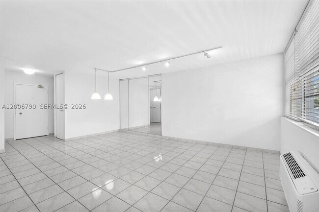 Building Photo - 5313 Collins Ave
