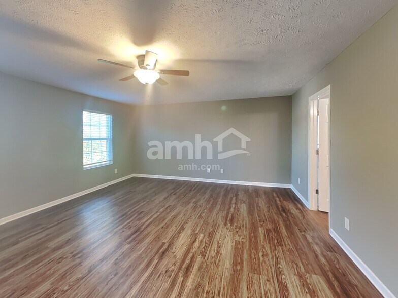 Building Photo - 1010 Harmony Ln