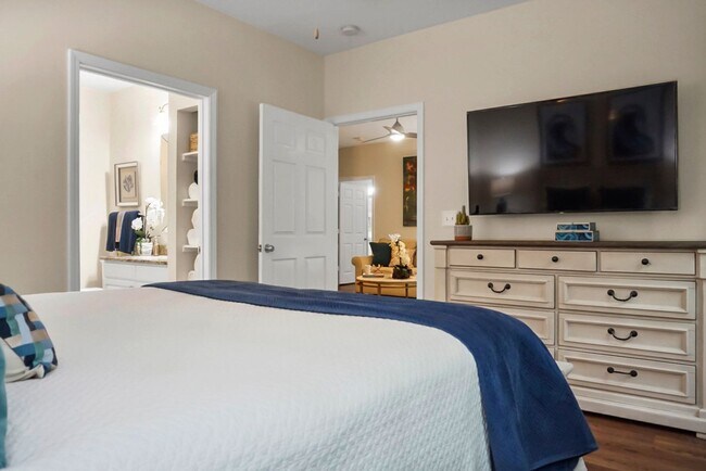 @nd Bedroom TV - 60 Fenwick Hall Aly