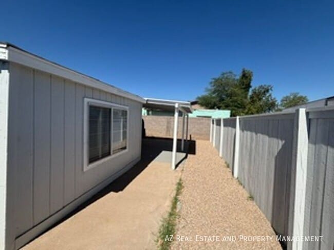 Building Photo - 502 E Cody Dr