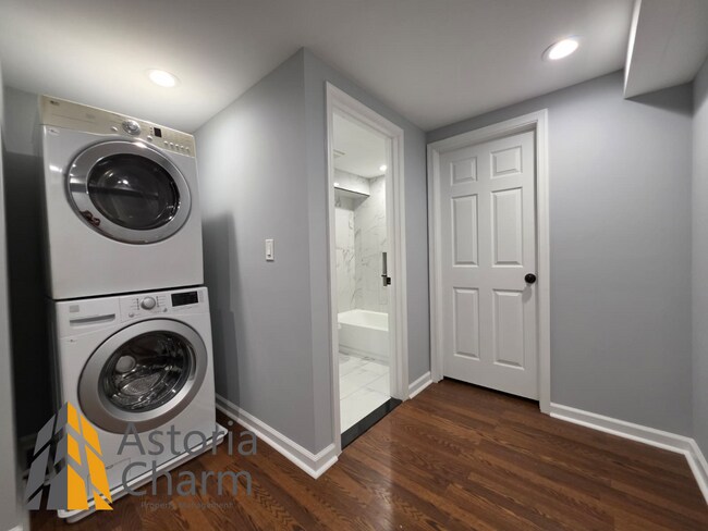 Building Photo - Renovated 2 Bedroom + Den, 3 Bath Home with Ensuites, Finished Basement and Stainless Appliances