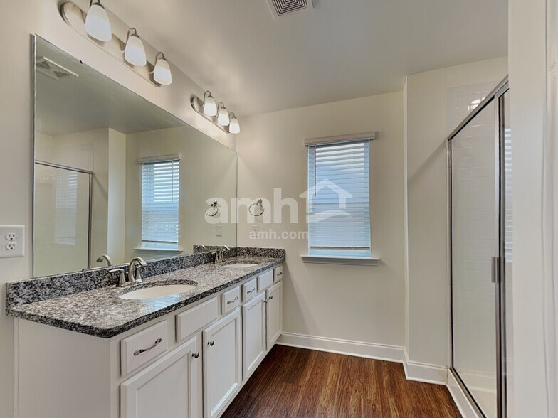 Building Photo - 183 Larragan Dr