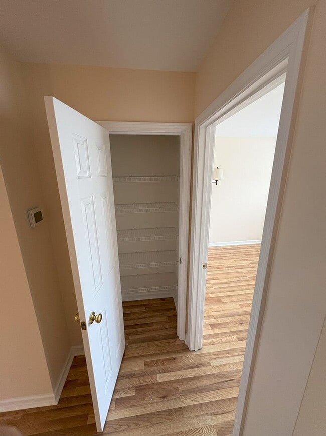 Building Photo - Centrally located Townhouse in Charlotte