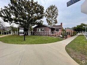 Building Photo - Beautiful Home On Corner Lot With Large Ba...