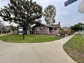 Building Photo - Beautiful Home On Corner Lot With Large Ba...