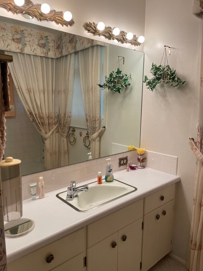 Building Photo - Lake Front Home For Rent! 1/2 Off First Full Months Rent Move in Special!!!