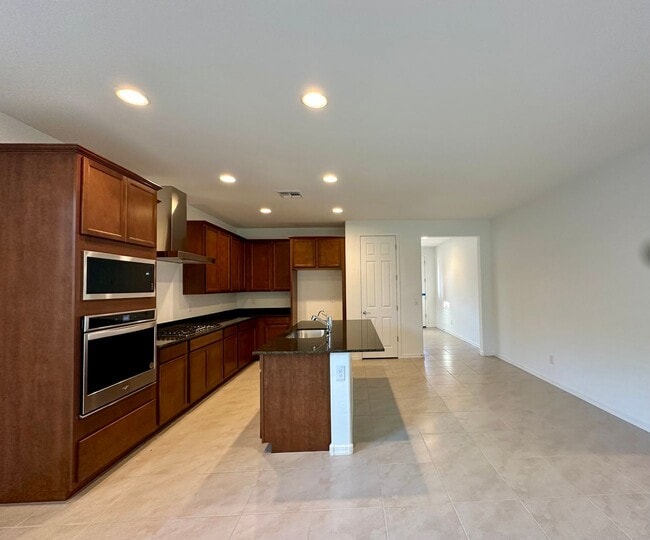 Building Photo - SENTERO CROSSING 3 bed 2 bath home