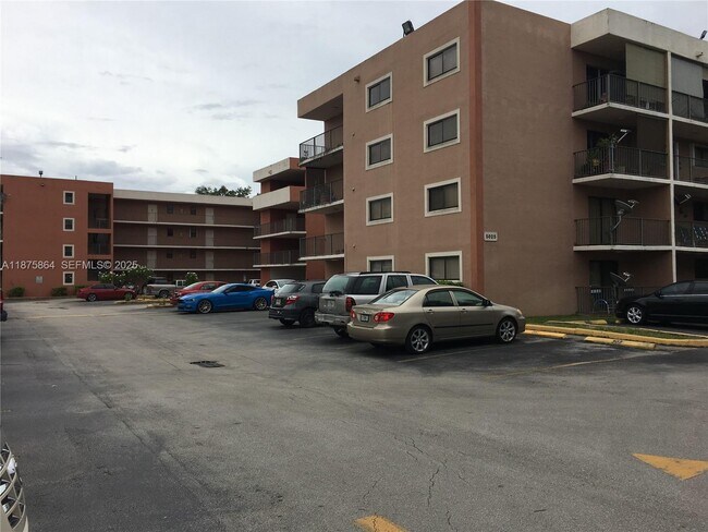 Building Photo - 5825 W 25th Ct